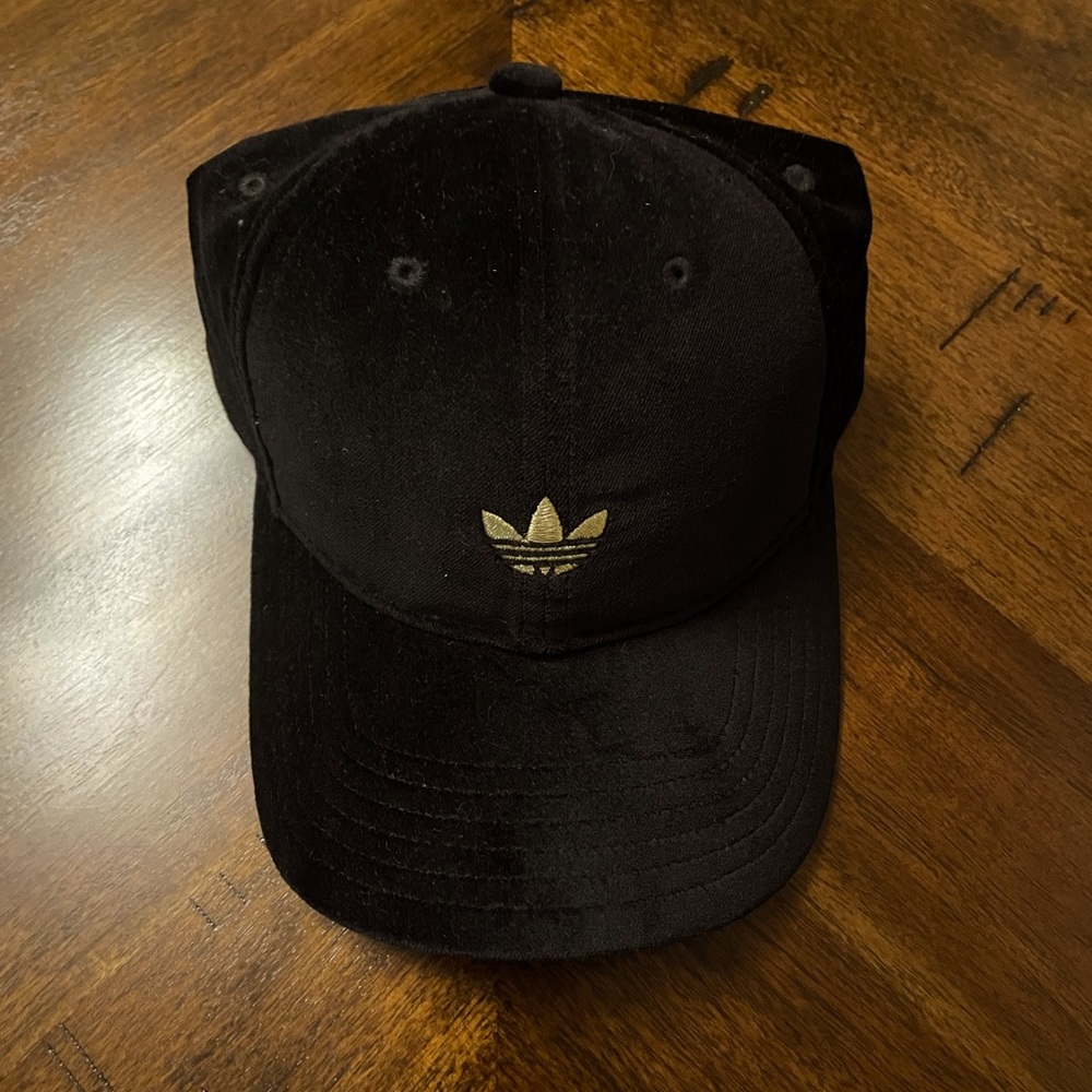Adidas Black Felt Baseball Cap 🧢